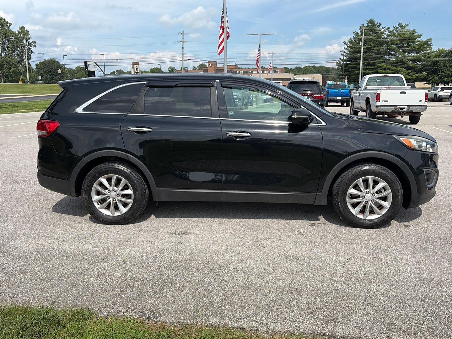 Used 2016  Kia L image 6
