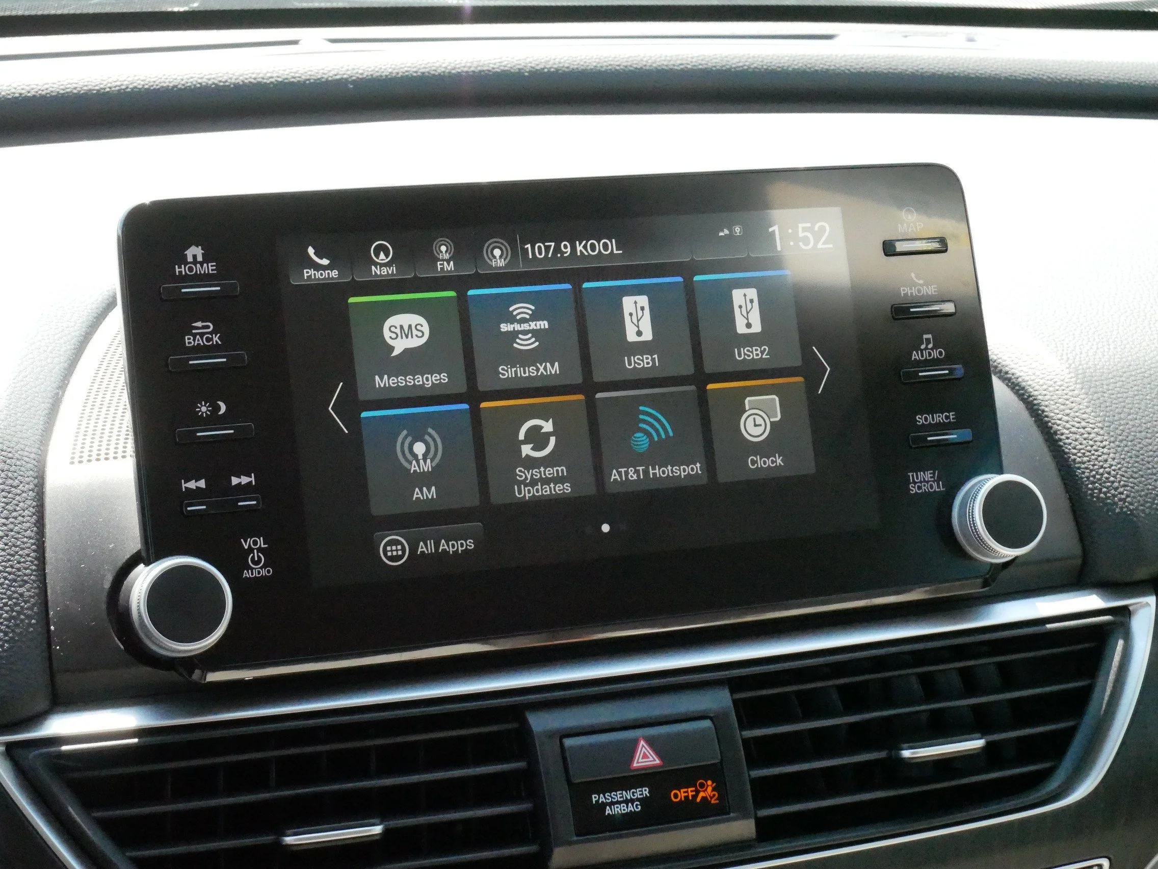 Used 2019 Platinum White Pearl Honda Touring image 22