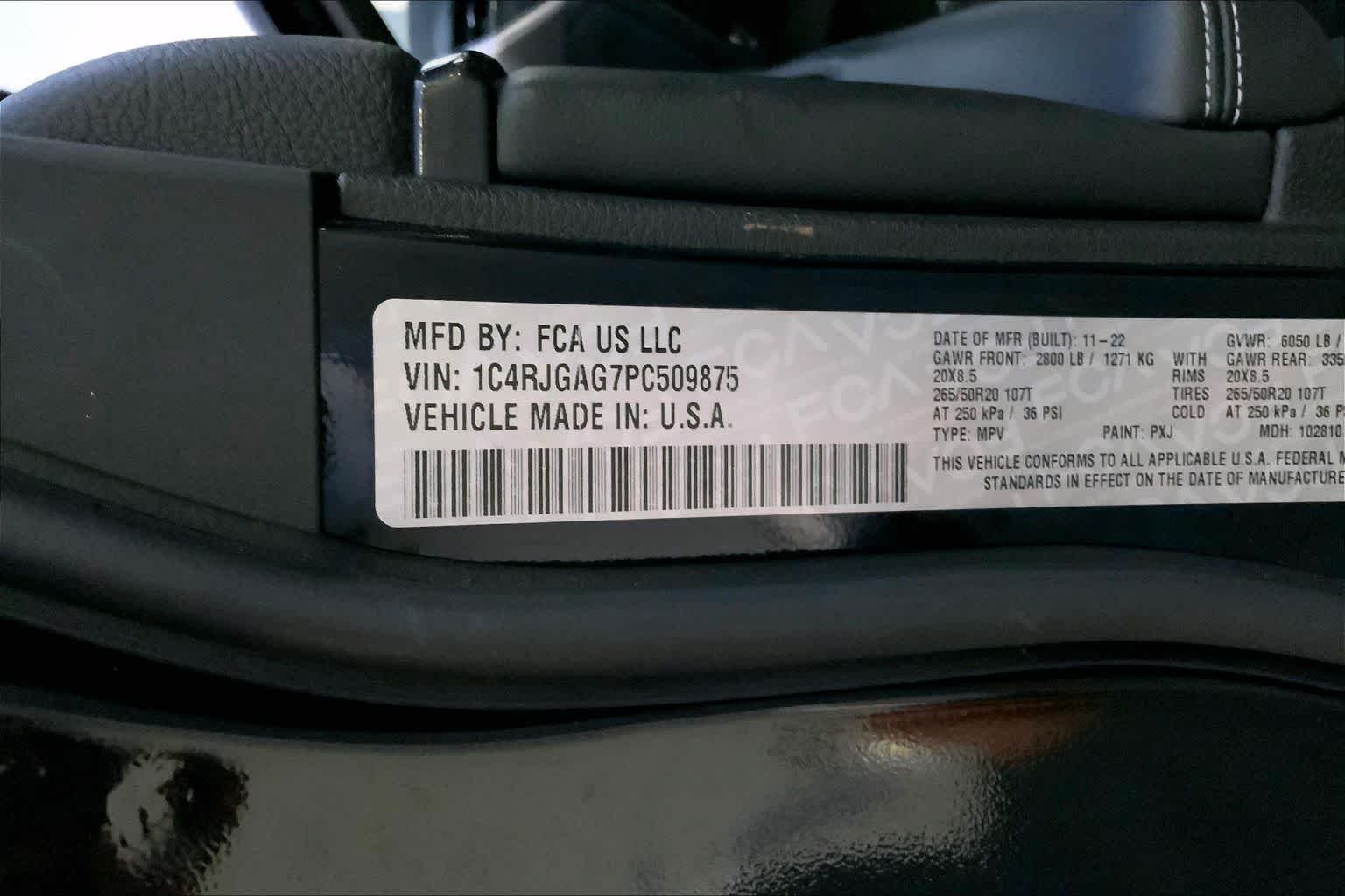 Used 2023 Diamond Black Crystal Pearlcoat Jeep Altitude image 27