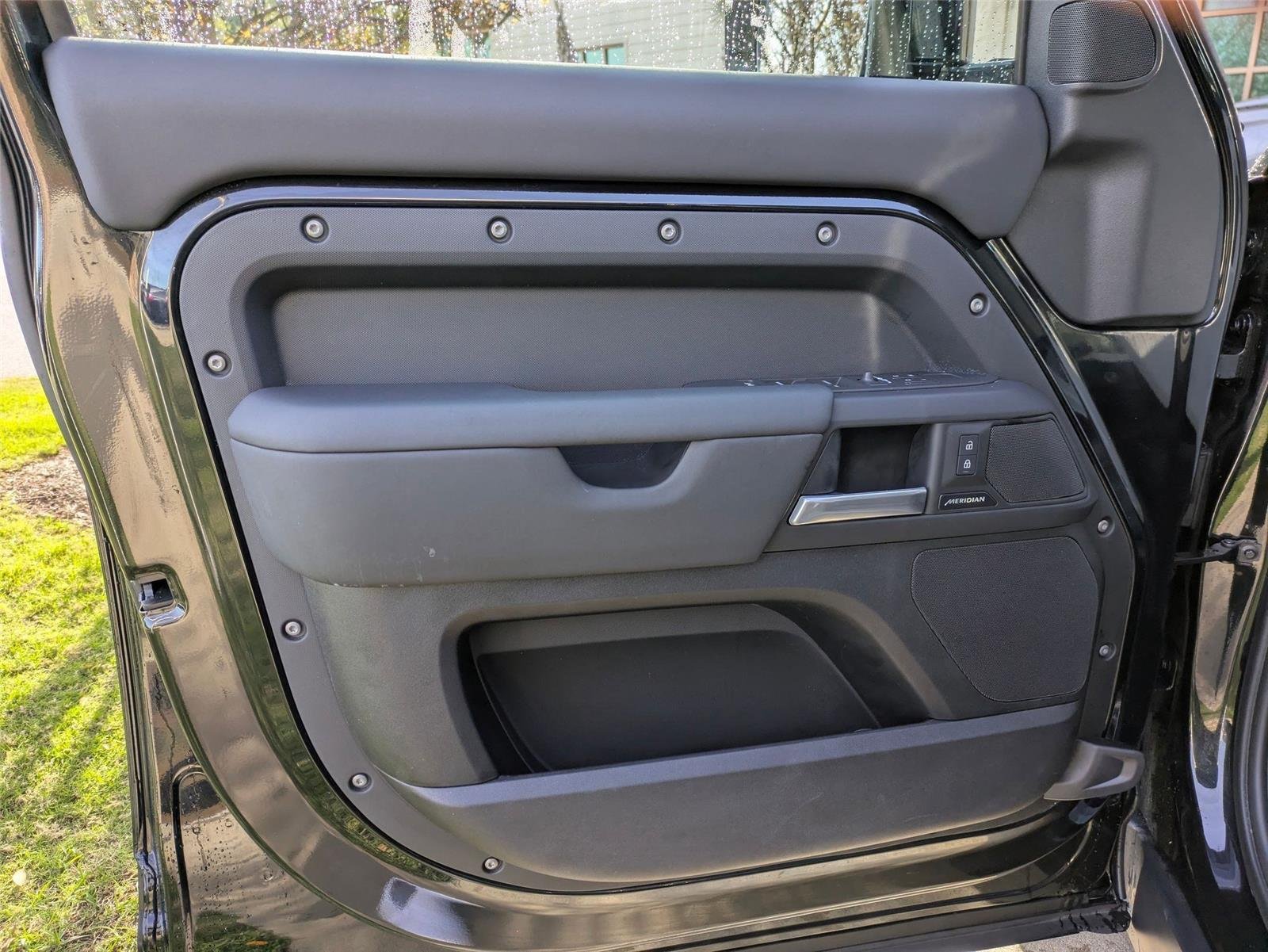 Used 2025 Santorini Black Metallic Land Rover S image 11