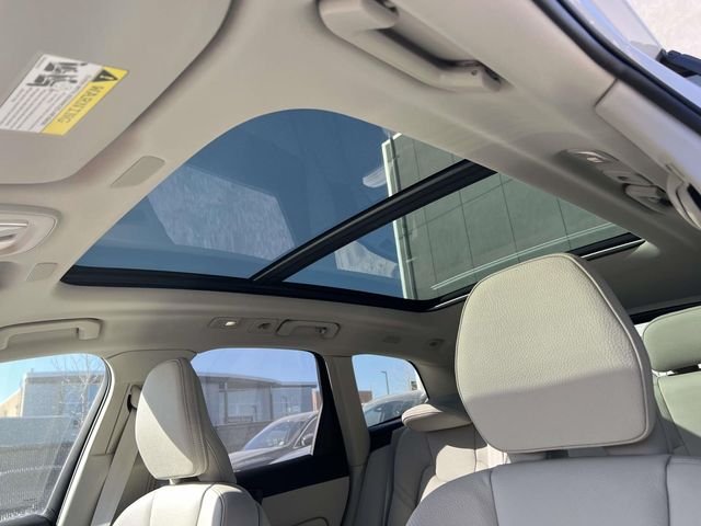 2025 Volvo XC60 Plus - Photo 21
