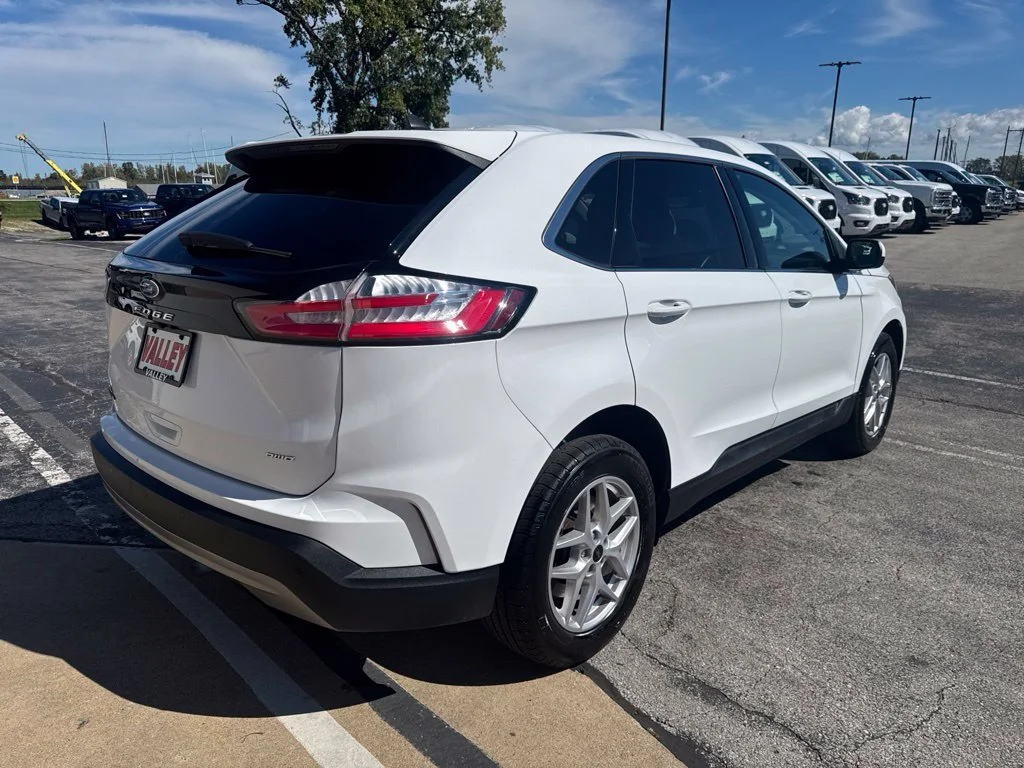 Certified Used 2024 Oxford White Ford SEL image 3