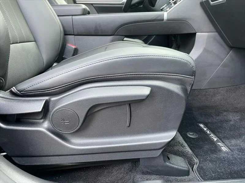 Used 2025 Phantom Black Hyundai SEL image 26