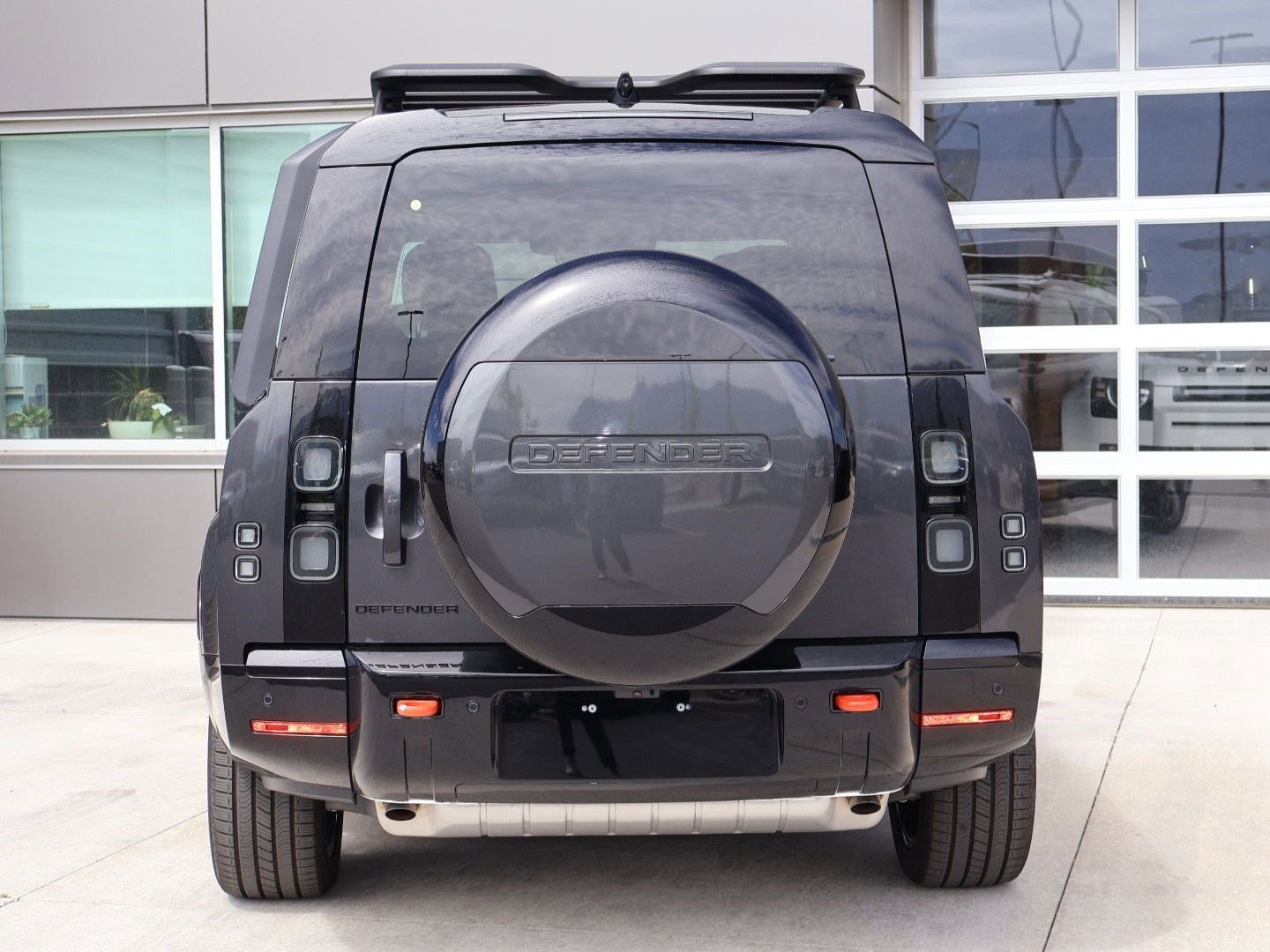 New 2026 Carpathian Grey LAND ROVER P400 X image 7