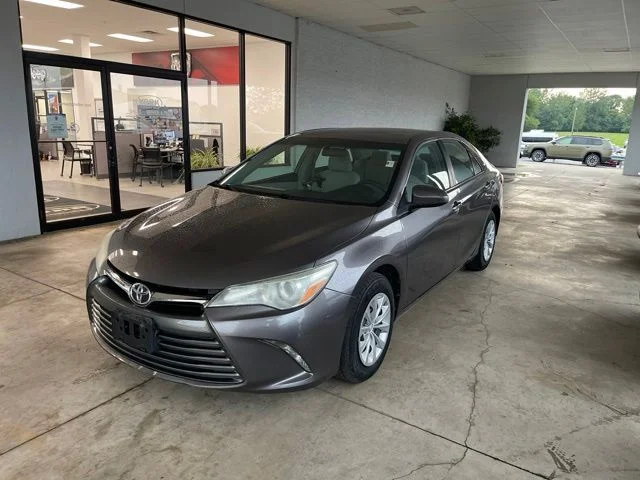 Used 2015 Gray Toyota LE image 2
