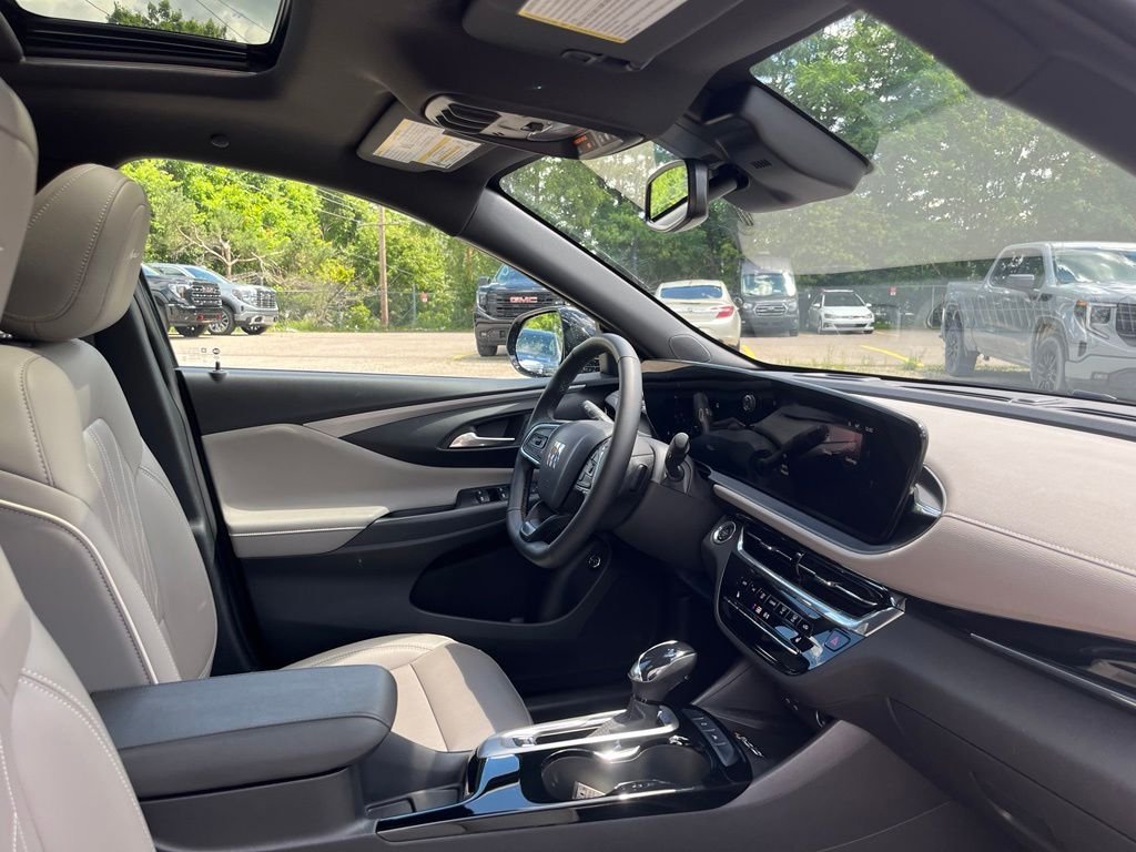 Used 2025 Ebony Twilight Metallic Buick Avenir image 39