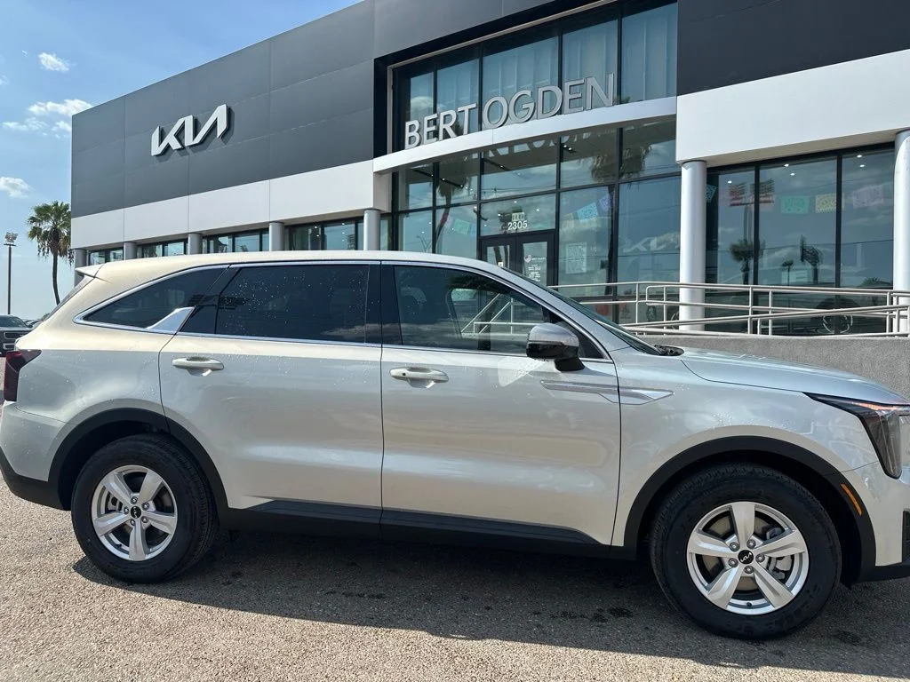 New 2026 White Kia LX image 4