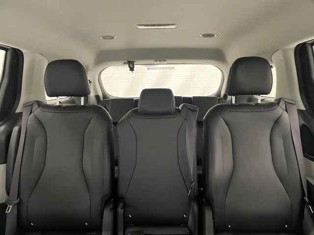 Certified Used 2024 White Kia  image 15