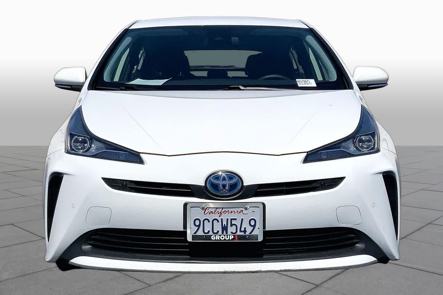 Used 2022 White Toyota LE image 3