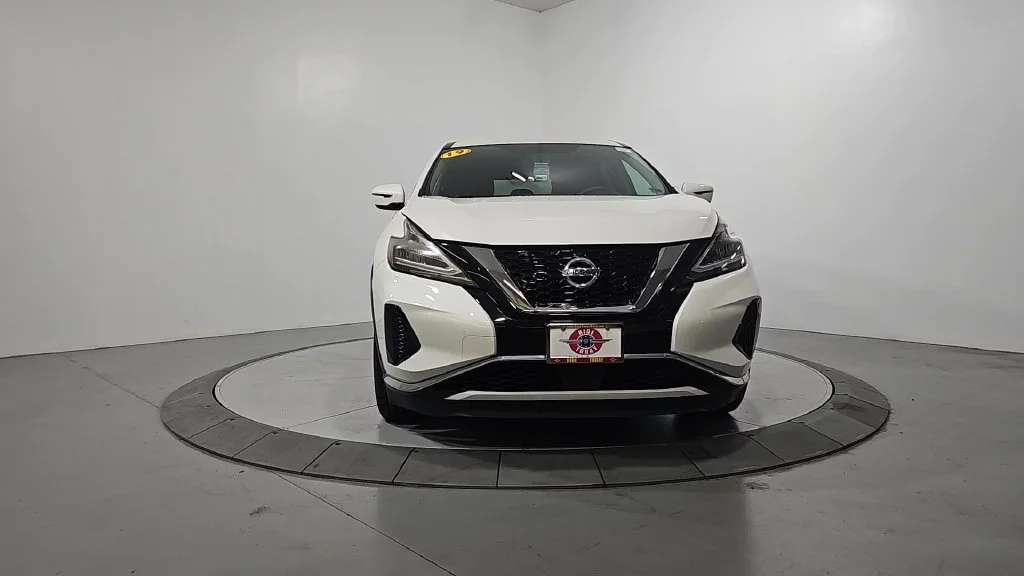 Used 2019 White Nissan S image 9