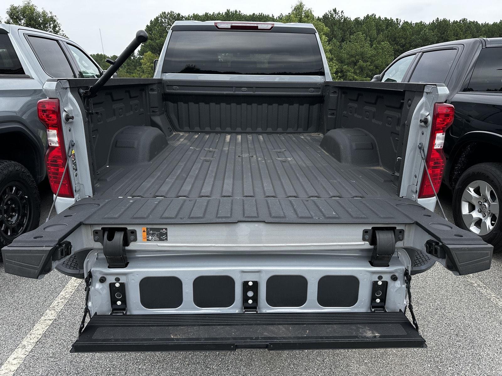 Used 2025 Slate Gray Metallic Chevrolet Custom image 18