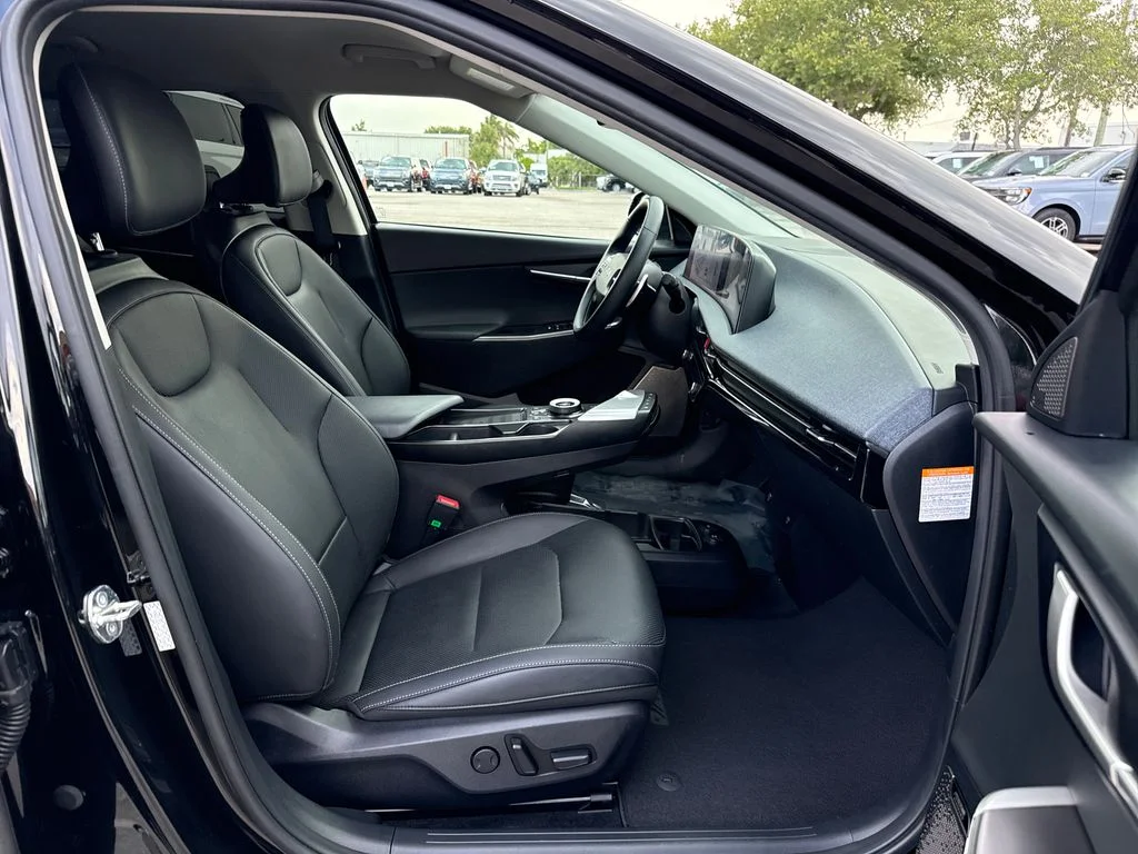 Certified Used 2023 Black Kia Wind image 26