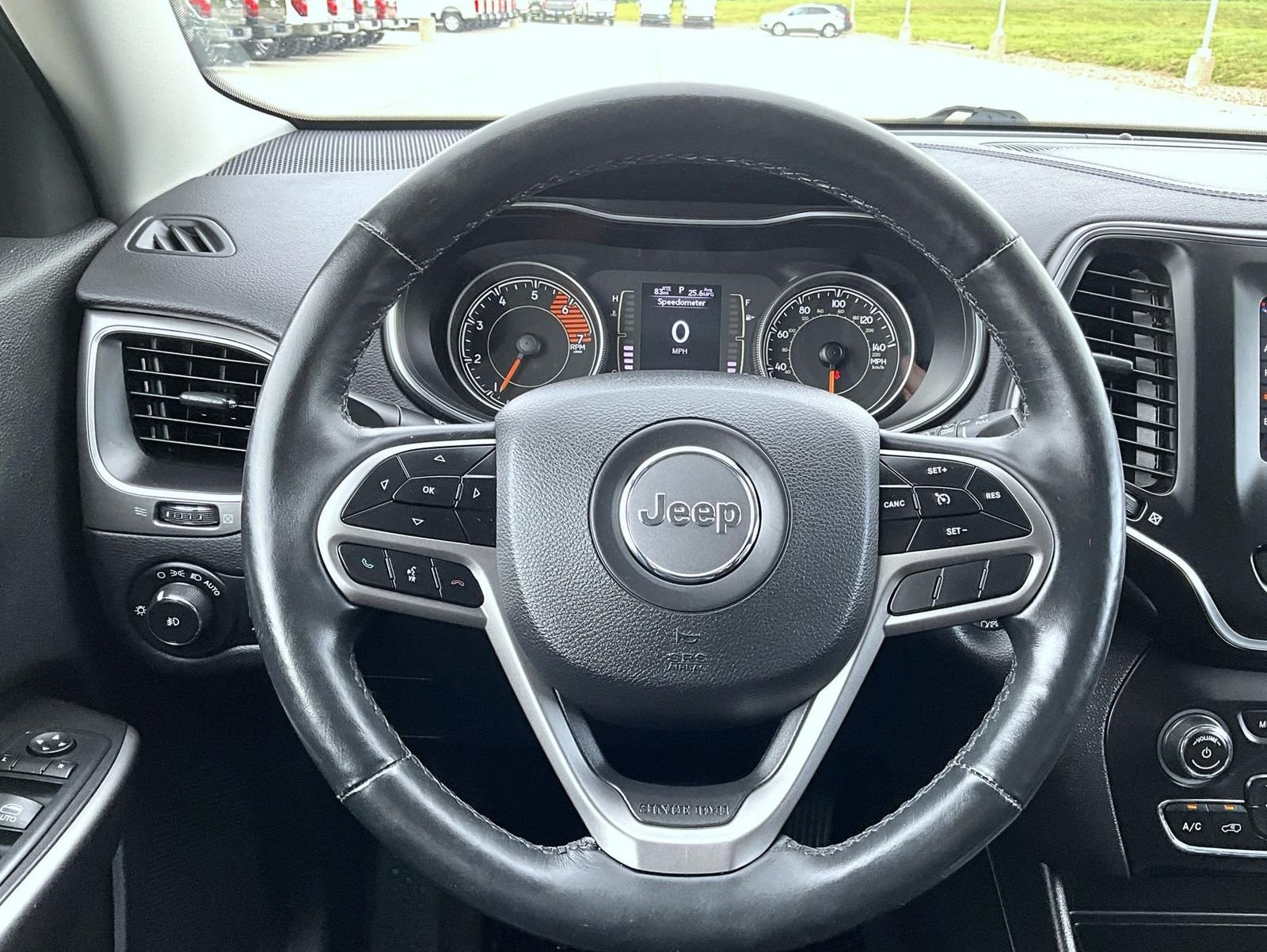 Used 2019 Gray Jeep Latitude Plus image 11