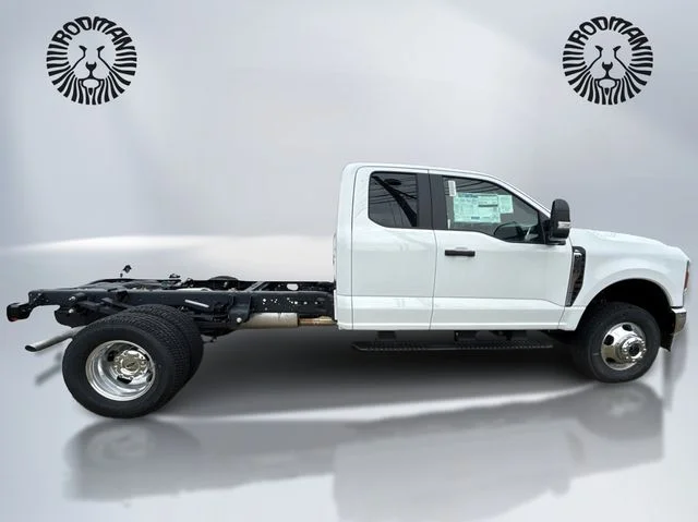 New 2026 Oxford White Ford F-350® XL image 4