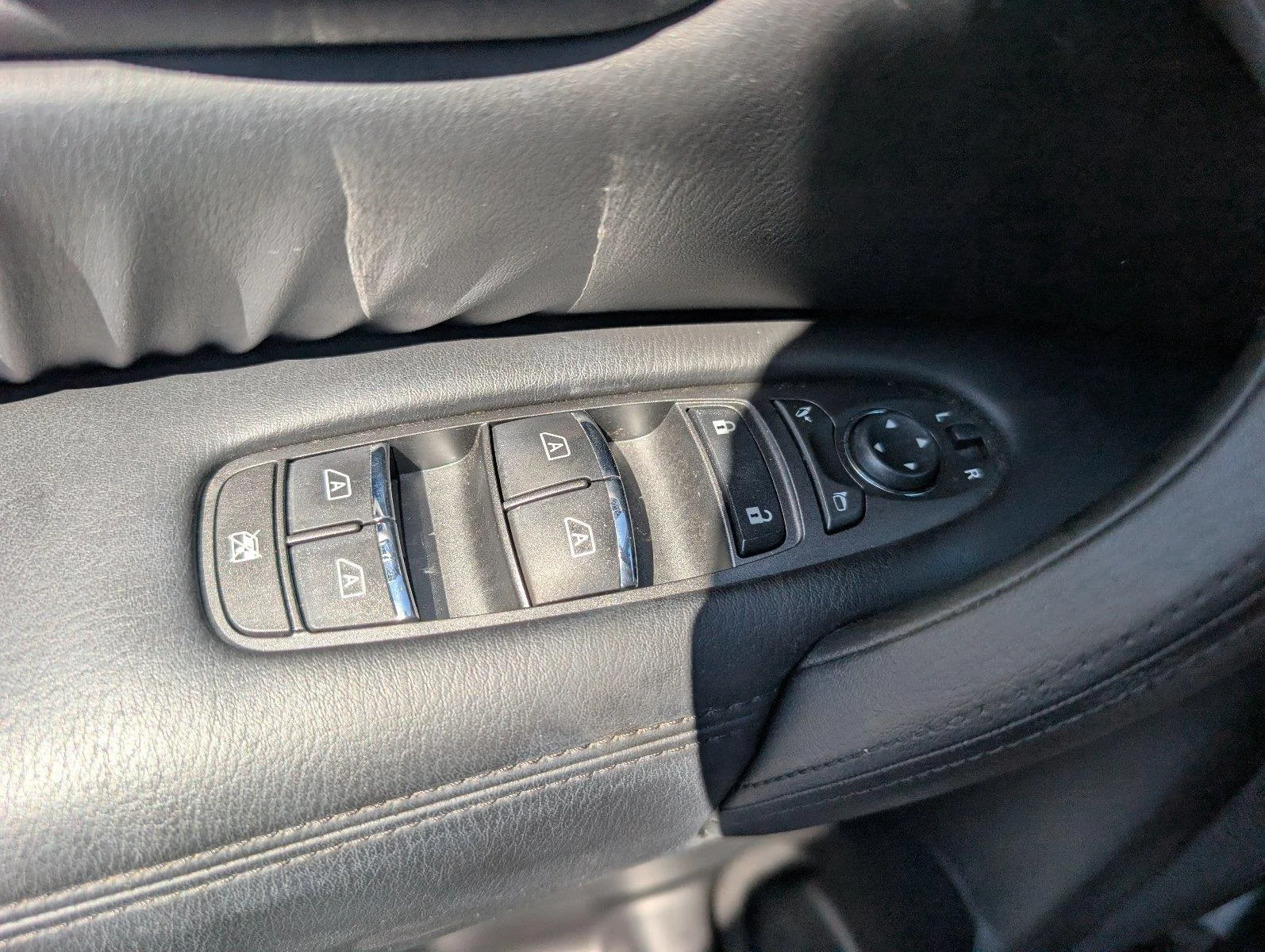 Used 2023 Brilliant Silver Metallic Nissan SL image 35