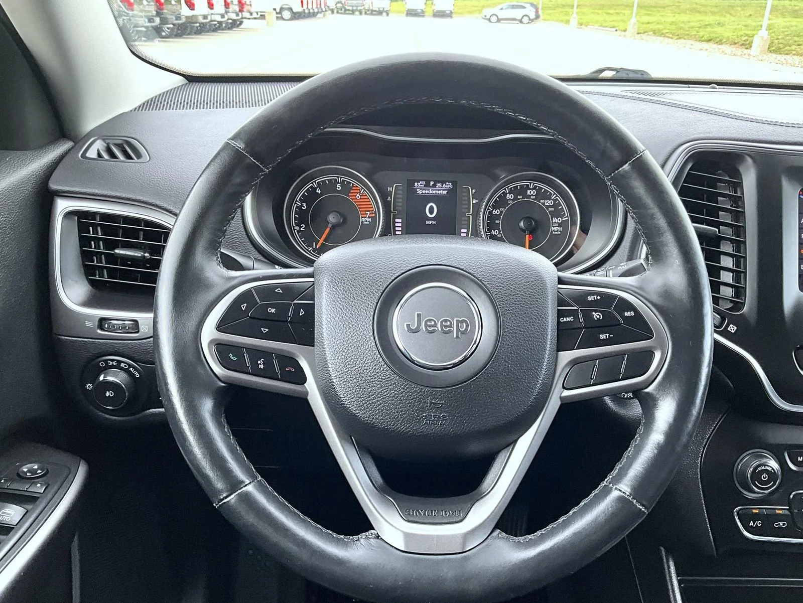 Used 2019 Gray Jeep Latitude Plus image 11