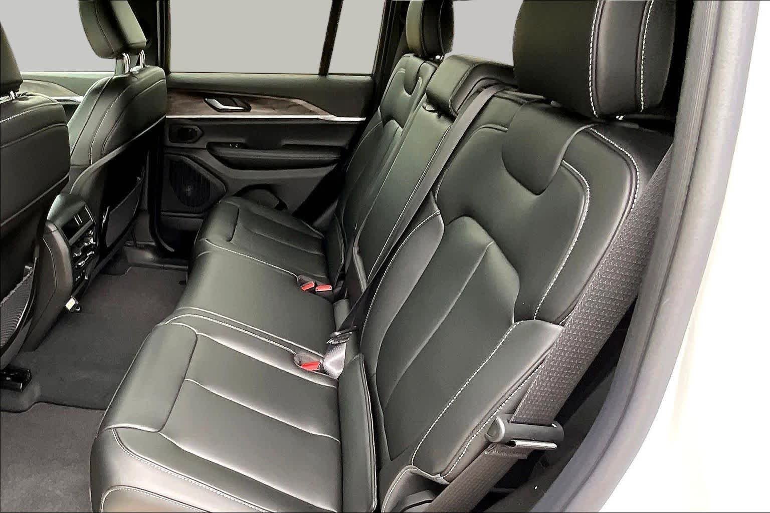 New 2026 Bright White Clear-Coat Exterior Paint Jeep Limited image 21