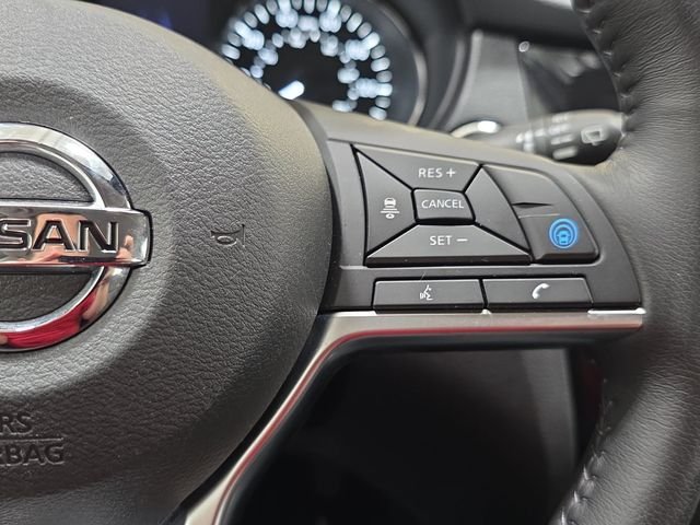 Used 2019 Red Nissan SL image 17