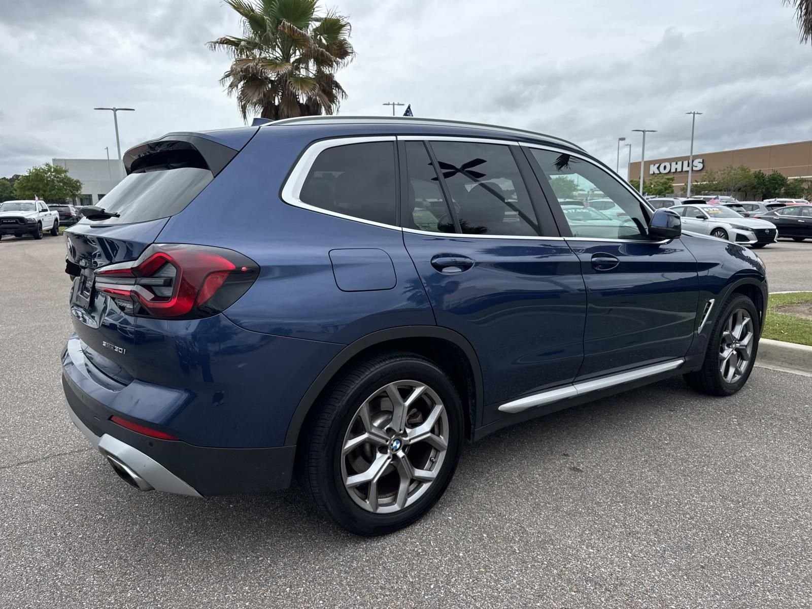 Used 2024 Blue BMW sDrive30i image 6