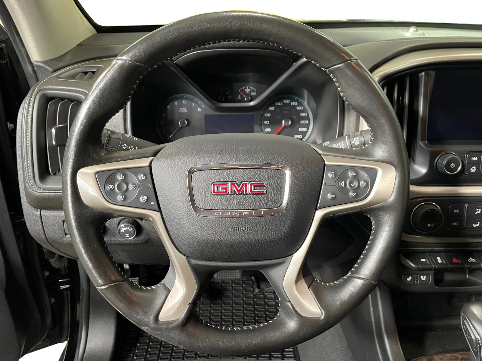 Used 2022 BLACK GMC Crew Cab 4WD DENALI image 14