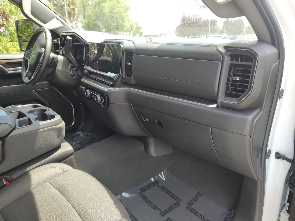Used 2025 White Chevrolet LT image 39