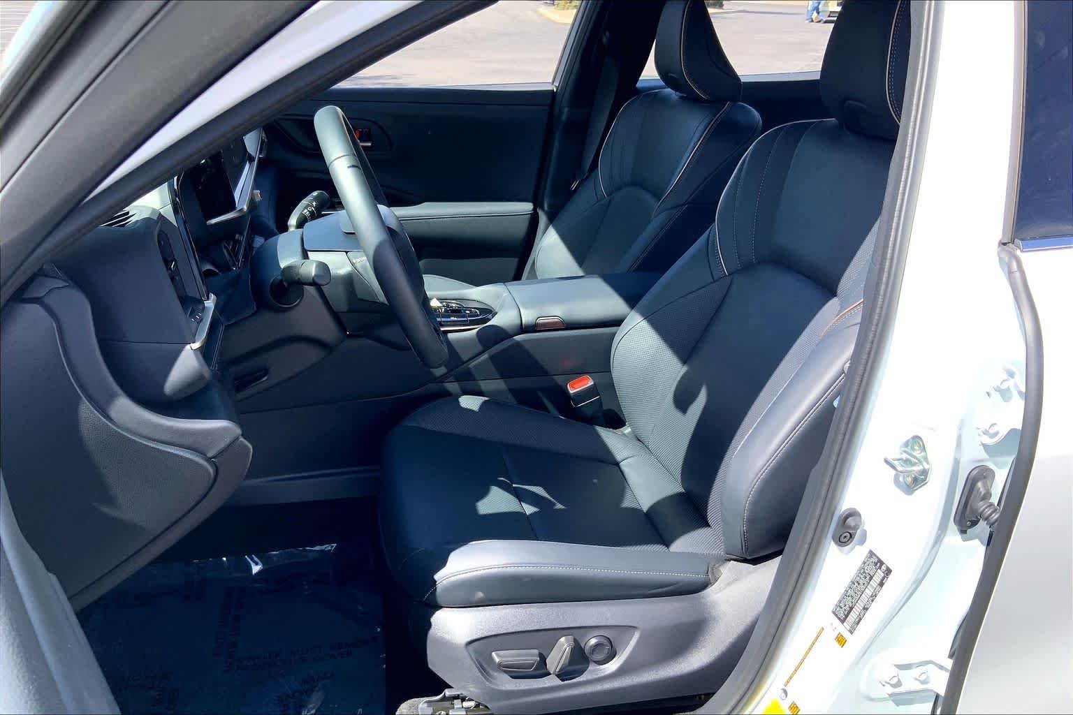 2026 Toyota Crown XLE - Photo 9