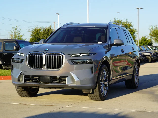Used 2024 Brown BMW xDrive40i image 2