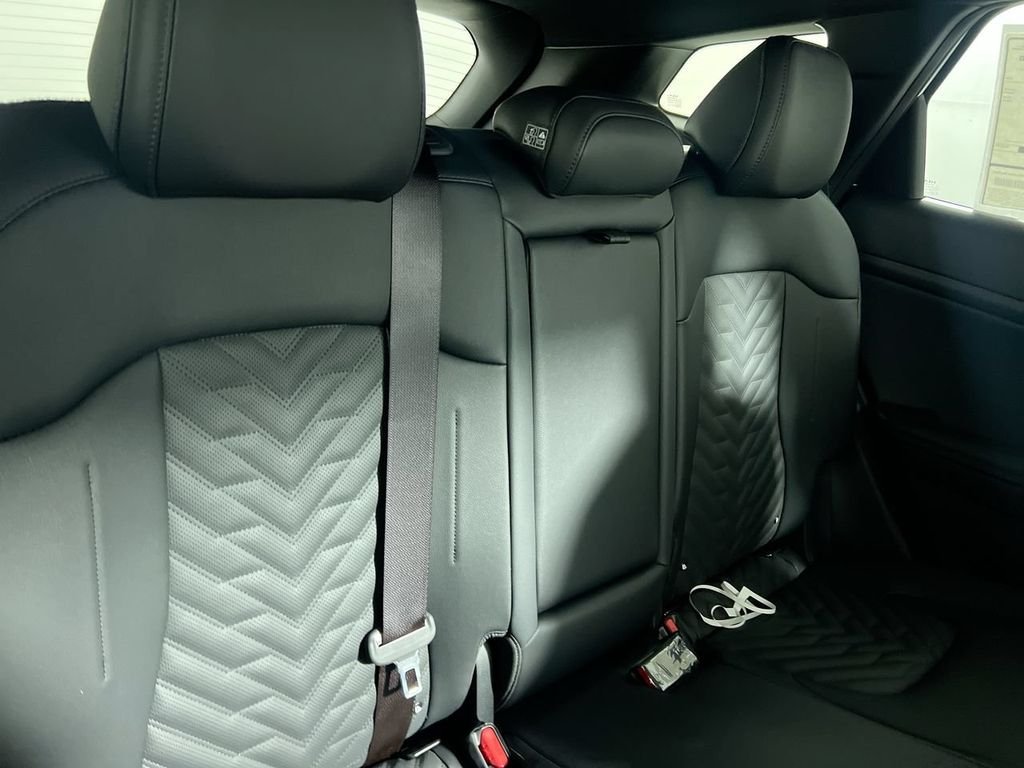 New 2026 Snow White Pearl Kia X-Line image 34