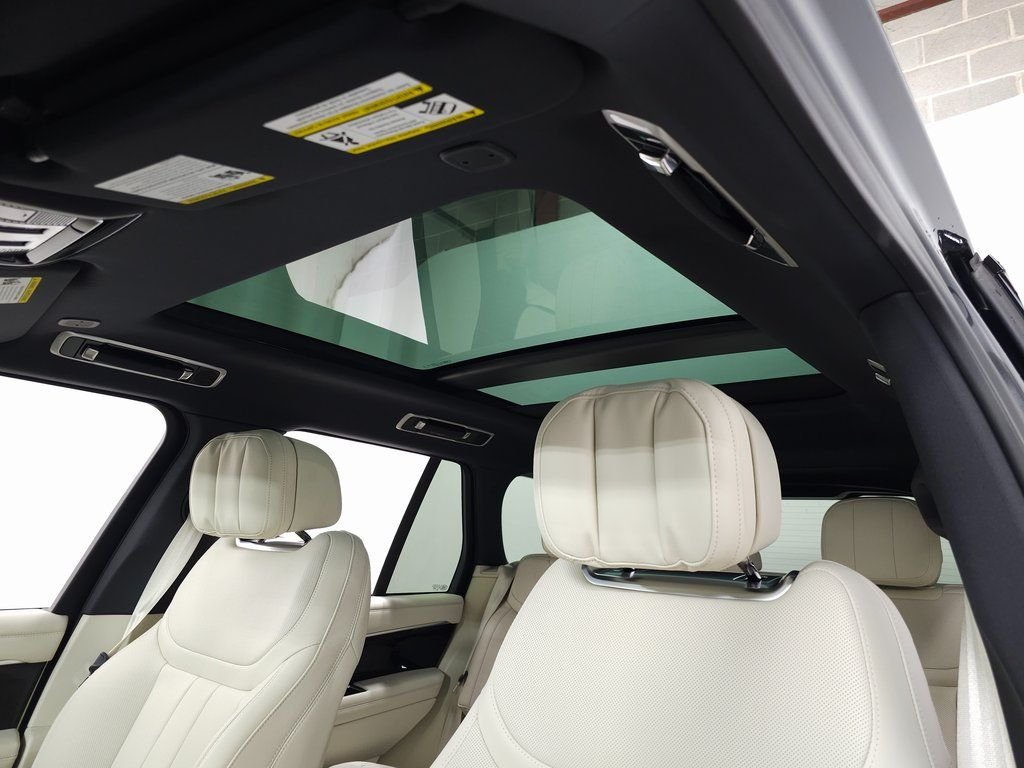 2025 Land Rover Range Rover SE - Photo 15