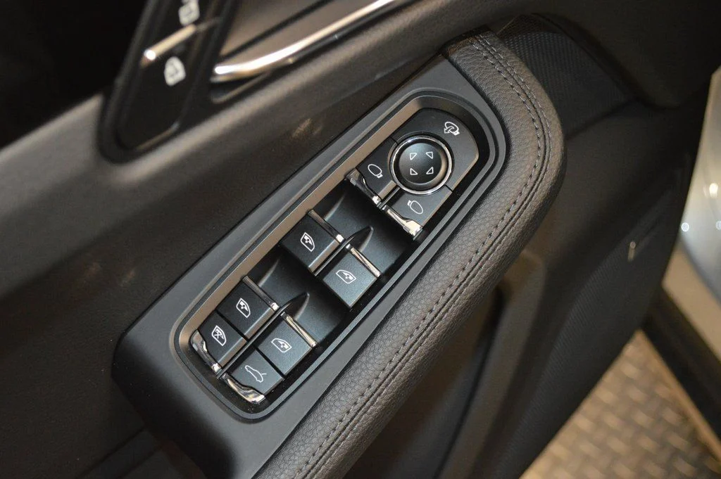 Used 2025 Silver Porsche  image 18