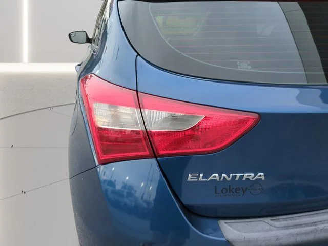 Used 2016 Blue Hyundai Base image 8