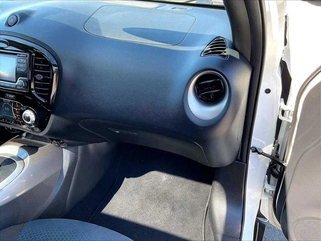 Used 2016 White Nissan SV image 13