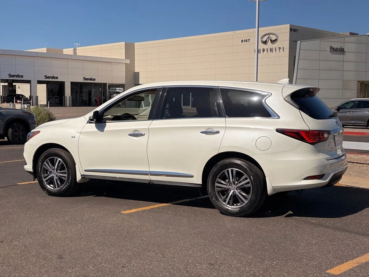 Used 2020 Majestic White INFINITI Pure image 3