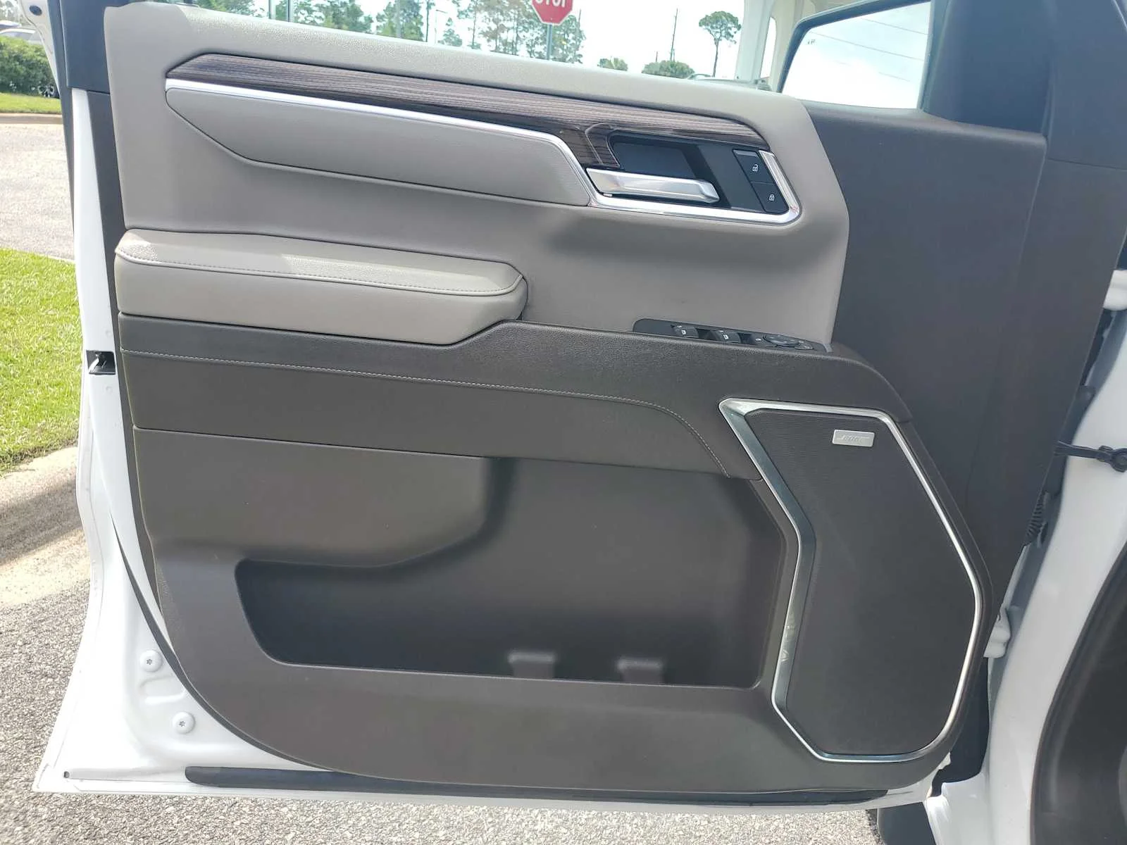 Used 2024 Summit White Chevrolet RST image 15