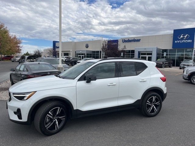 2023 Volvo XC40 Plus
