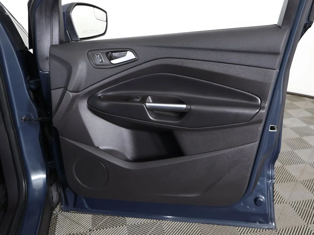 Used 2019 Green Ford SE image 20