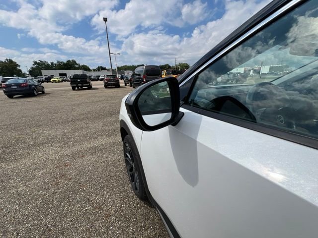 Used 2025 White Nissan SR image 11
