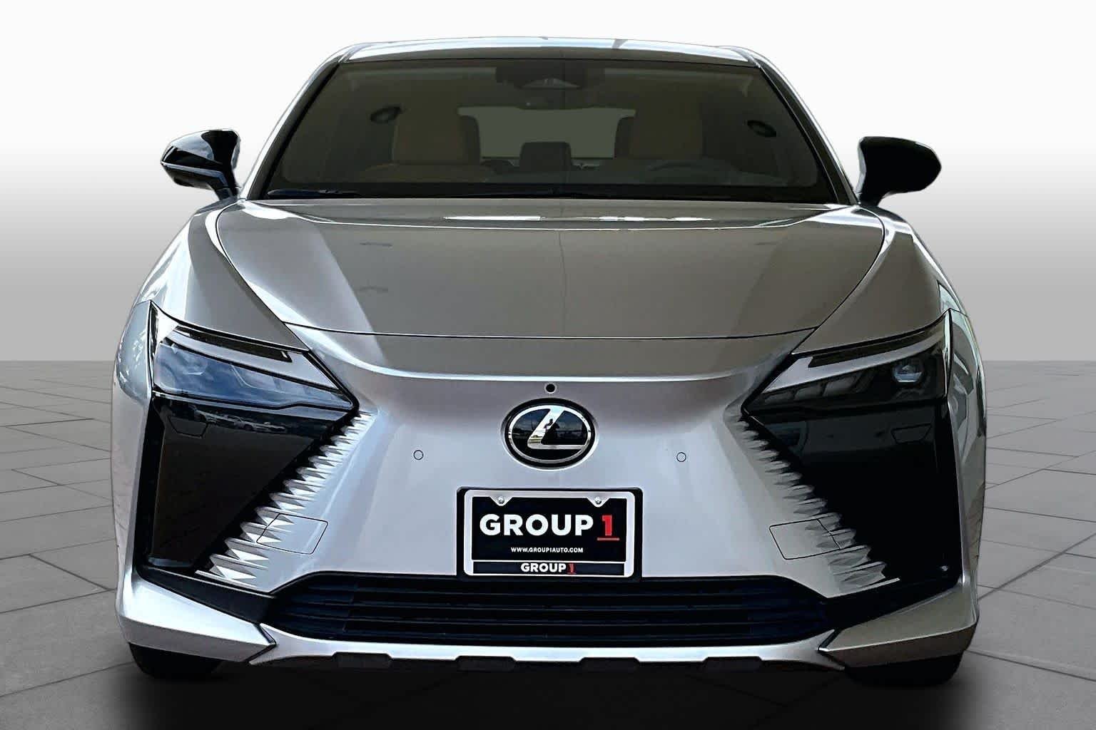 Used 2023 Iridium Lexus Luxury image 3