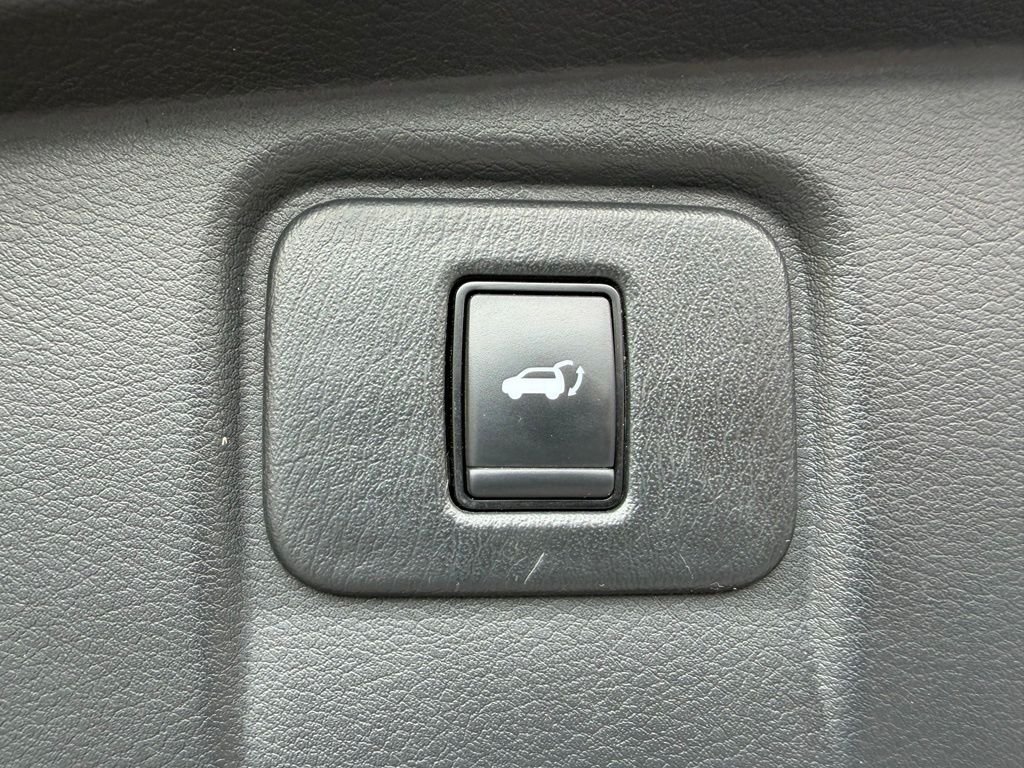 Used 2020 Orange Nissan Platinum image 7