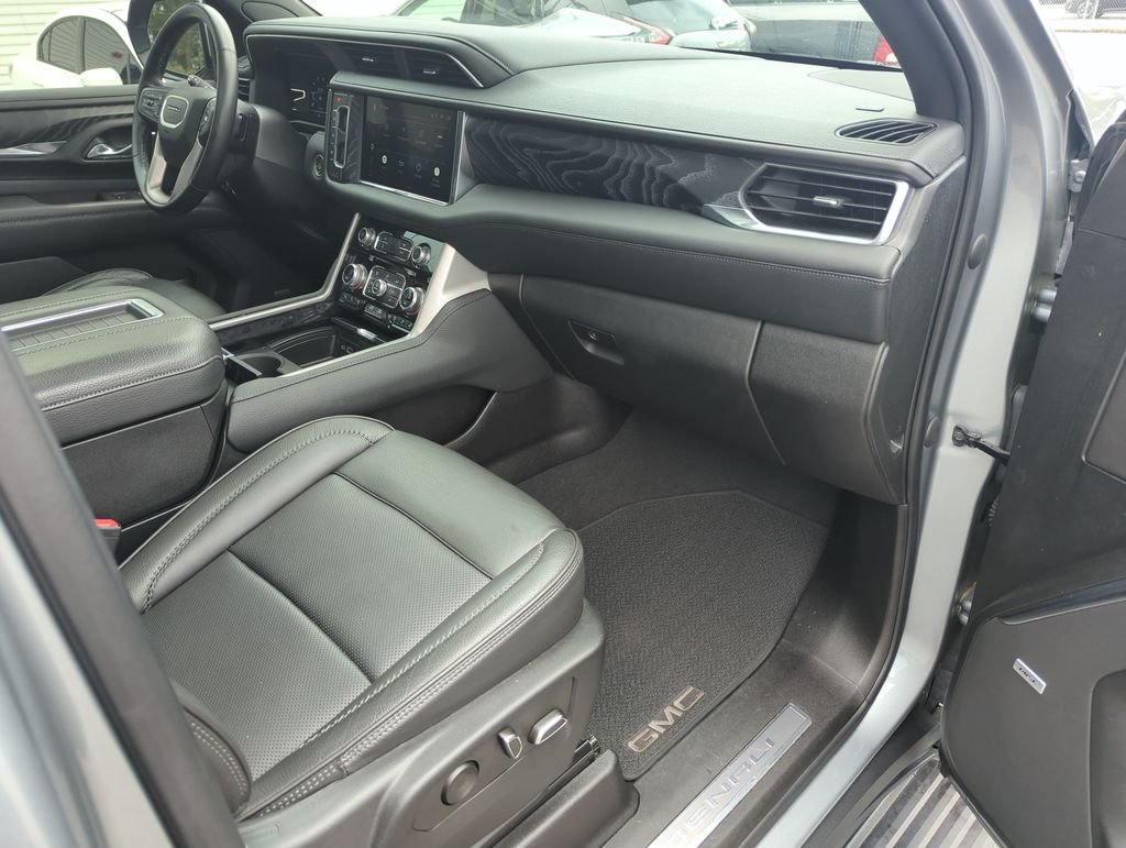 Used 2023 Silver GMC Denali image 39