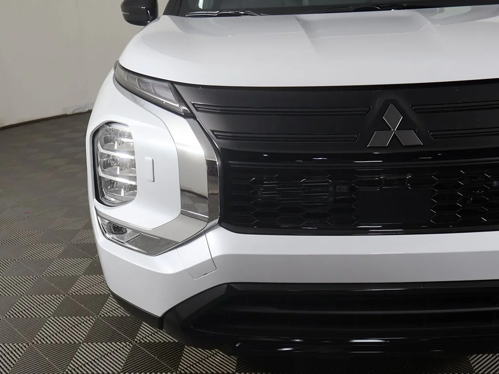 New 2026 White Mitsubishi LE 1.5T S-AWC image 13