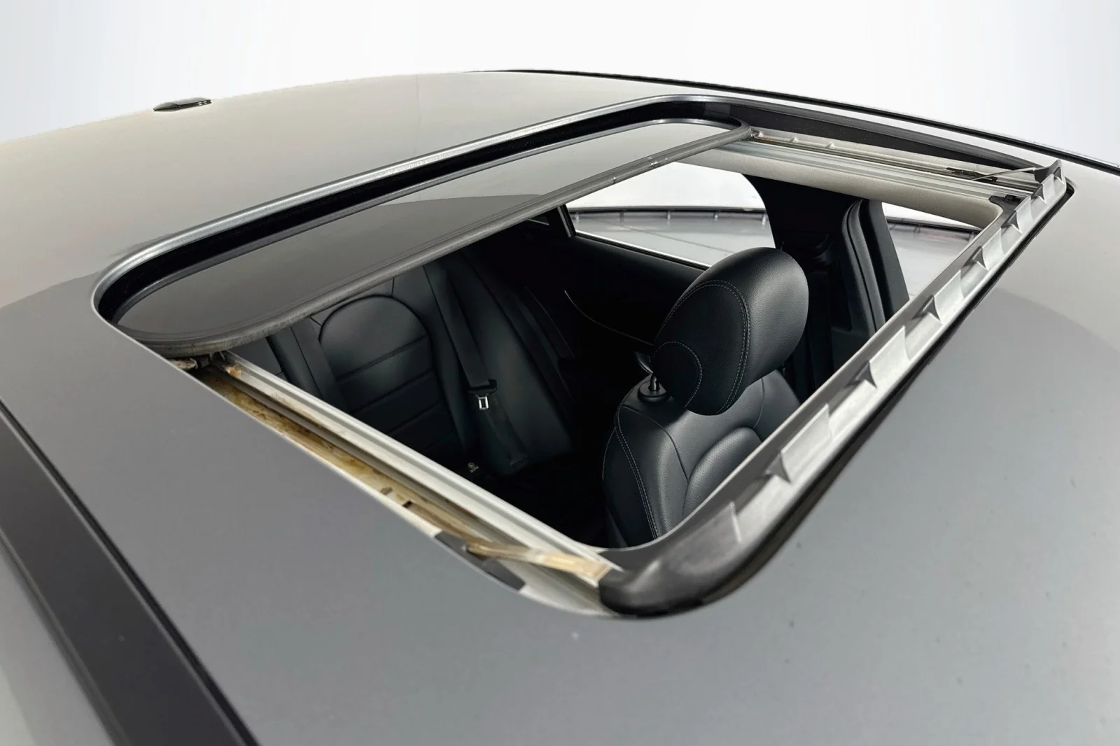 Used 2018 Selenite Grey Metallic Mercedes-Benz C 300 image 21