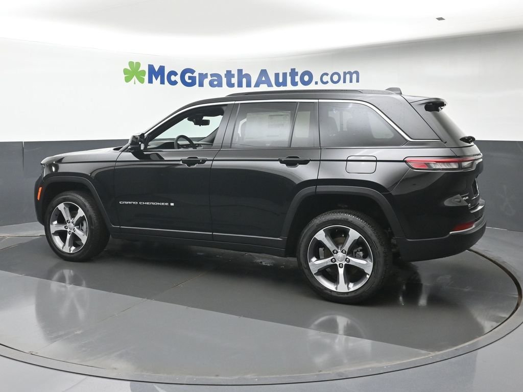 New 2026 Diamond Black Crystal Pearl-Coat Exterior Paint Jeep Limited image 31
