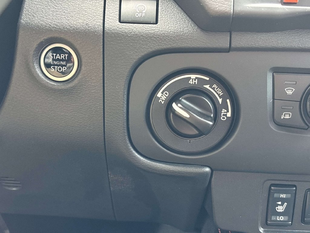 Used 2025 White Nissan PRO-4X image 29