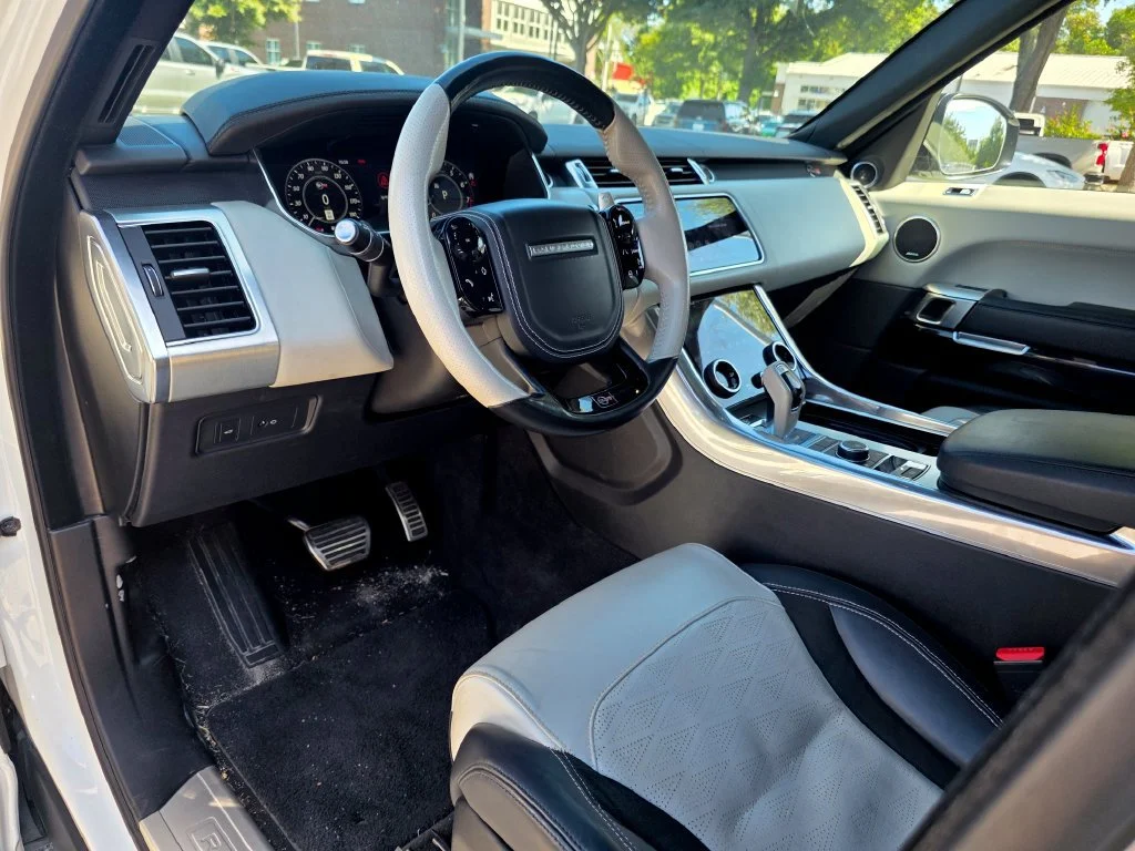Used 2018 White Land Rover SVR image 7
