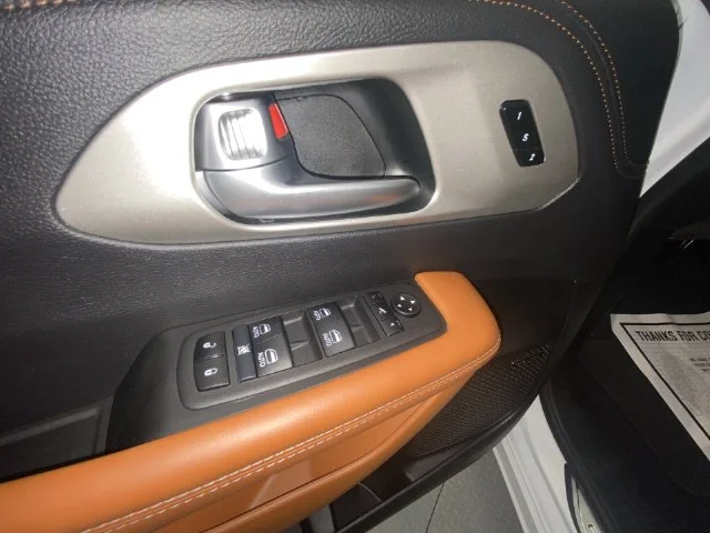 Used 2024 White Chrysler Pinnacle image 13