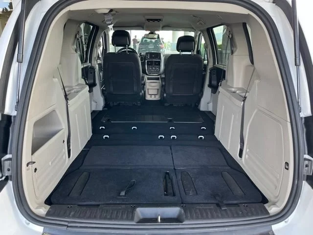 Used 2019 White Knuckle Clearcoat Dodge SE image 46