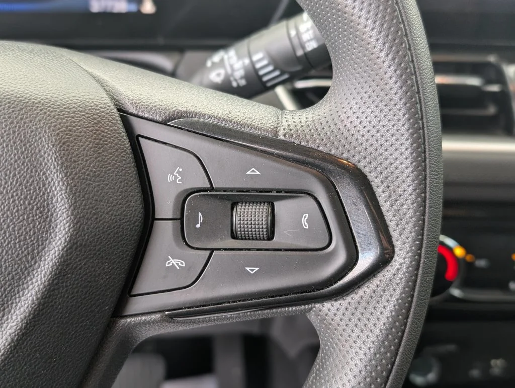 Used 2025 White Chevrolet LT image 22