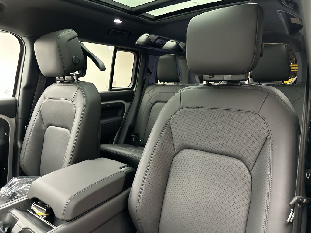 New 2026 Borasco Grey Metallic Land Rover X-Dynamic SE image 10
