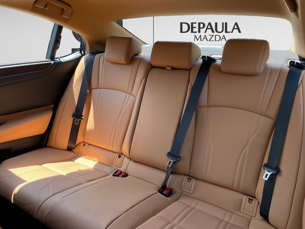 Used 2025 White Pearl Lexus 300h Ultra Luxury image 12